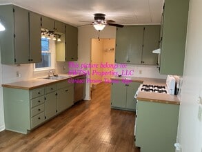 929 Wood Street in Mt Vernon, MO - Foto de edificio - Building Photo