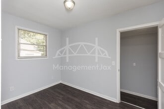 2325 Westbrook Cir N in Jacksonville, FL - Building Photo - Building Photo