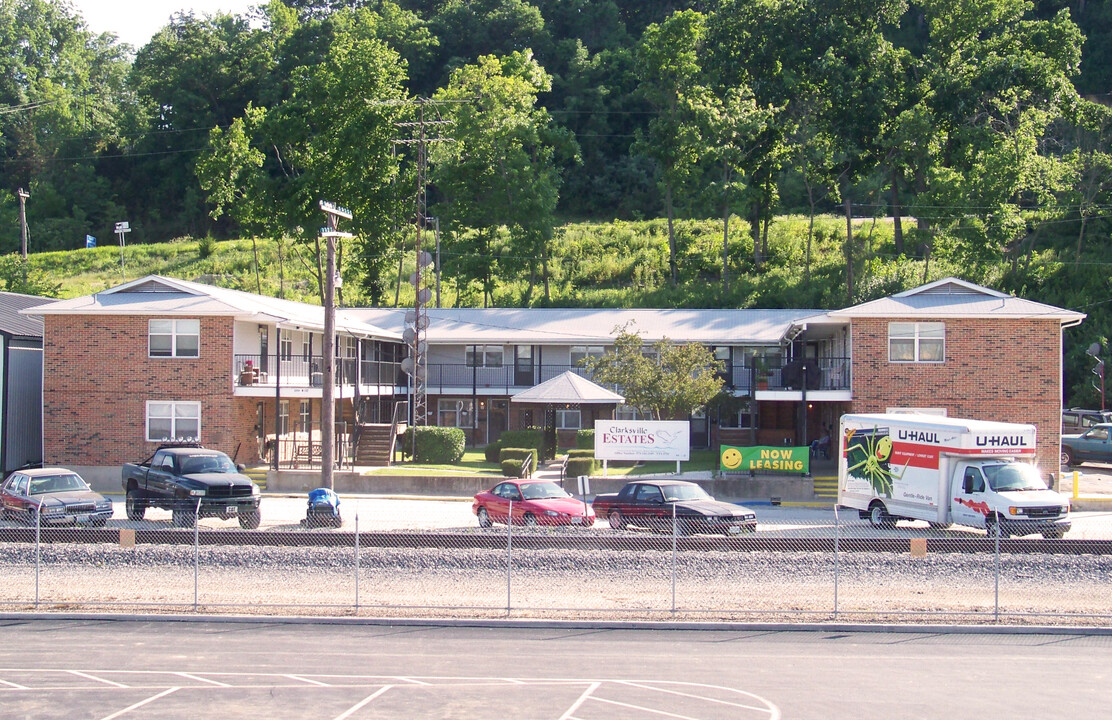 Clarksville Estates in Clarksville, MO - Building Photo