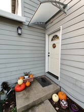 909 S School St, Unit B in Newberg, OR - Building Photo - Building Photo