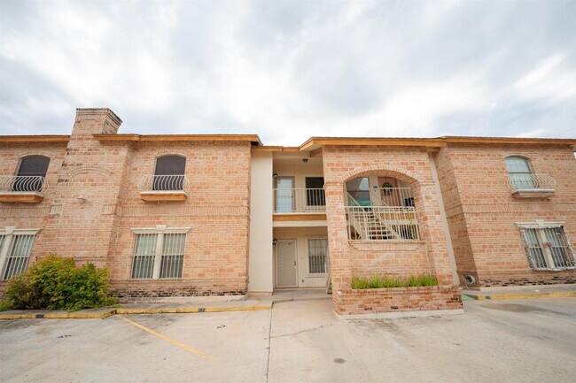 property at 1419 E Gustavus St