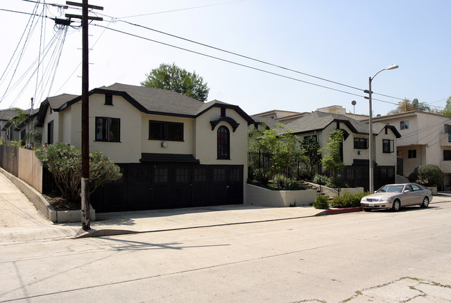 637-647 Maltman Ave. in Los Angeles, CA - Foto de edificio - Building Photo