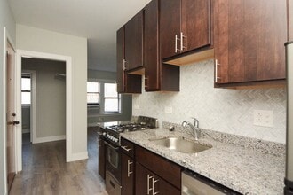 709 W Brompton Ave, Unit A04C in Chicago, IL - Building Photo - Building Photo