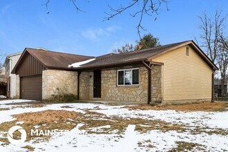 2033 Queensbridge Dr in Columbus, OH - Building Photo - Building Photo