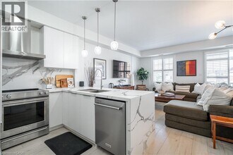 263 Georgian Dr in Oakville, ON - Building Photo - Building Photo