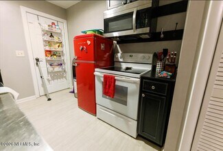 8037 Parental Cir in Jacksonville, FL - Building Photo - Building Photo