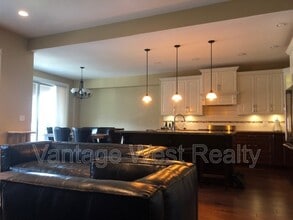 1588 Marina Way in Kelowna, BC - Building Photo - Building Photo