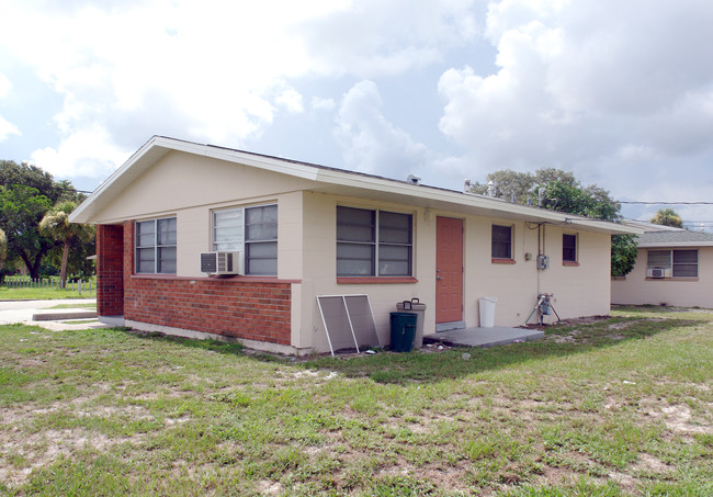 611 Johnson St in Cocoa, FL - Foto de edificio - Building Photo