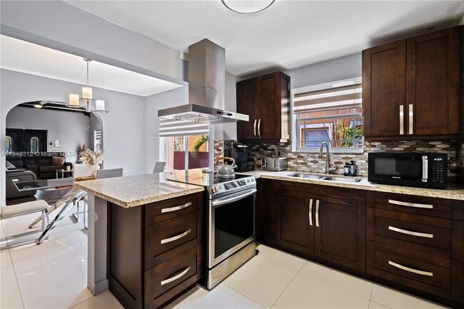 37 NW 47th Terrace in Miami, FL - Building Photo - Building Photo