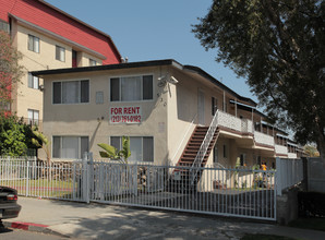 530 Venice Way in Inglewood, CA - Building Photo - Building Photo