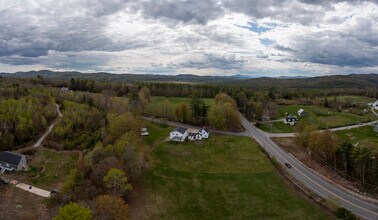 101 Rocky Dunn Rd, Unit Above Garage B in West Baldwin, ME - Foto de edificio - Building Photo