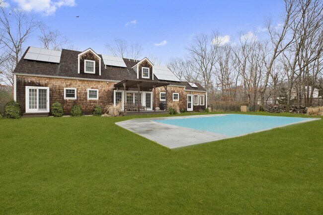 320 Wainscott Harbor Rd in Sagaponack, NY - Building Photo - Building Photo