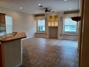 6539 Stonehurst Cir in Greenacres, FL - Building Photo - Building Photo