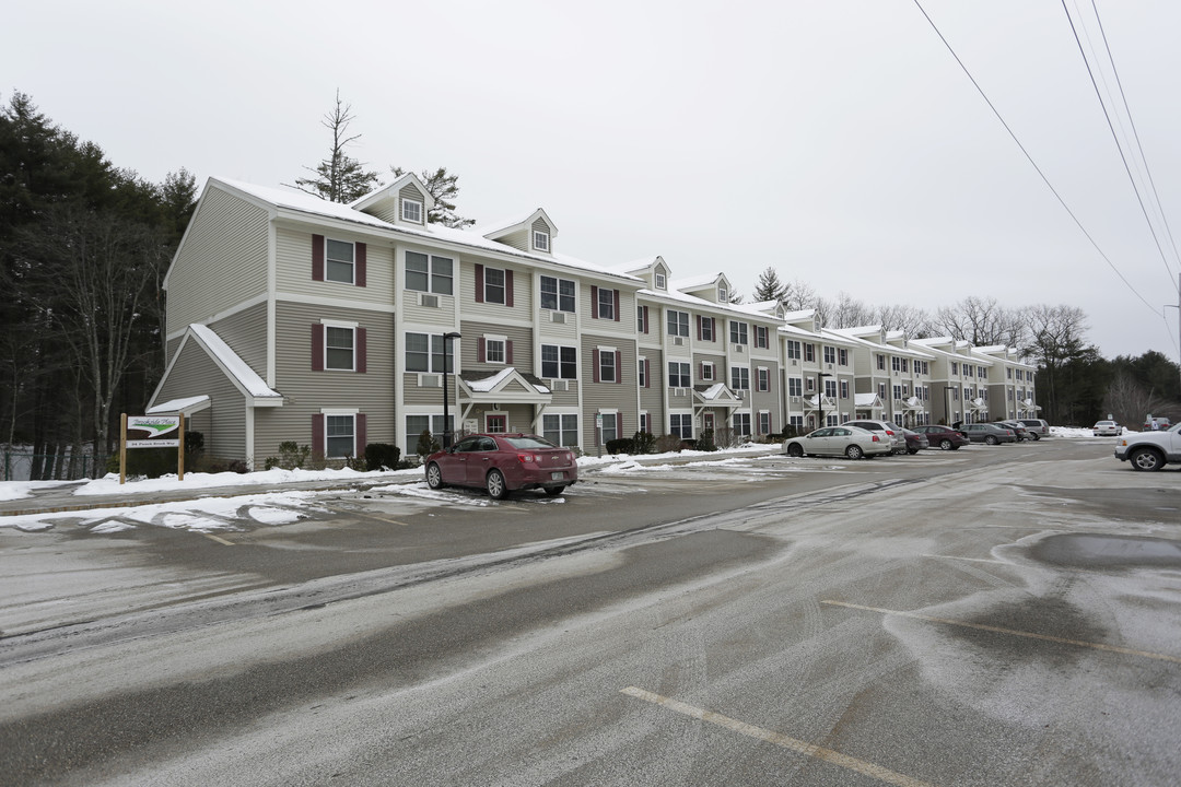 Brookside Place at Ledgeview in Rochester, NH - Foto de edificio