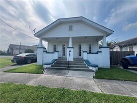2012 E Beauregard St in Chalmette, LA - Building Photo