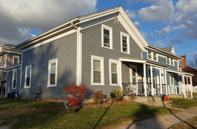 1803 8th St, Unit 1803 in Monroe, WI - Building Photo - Building Photo