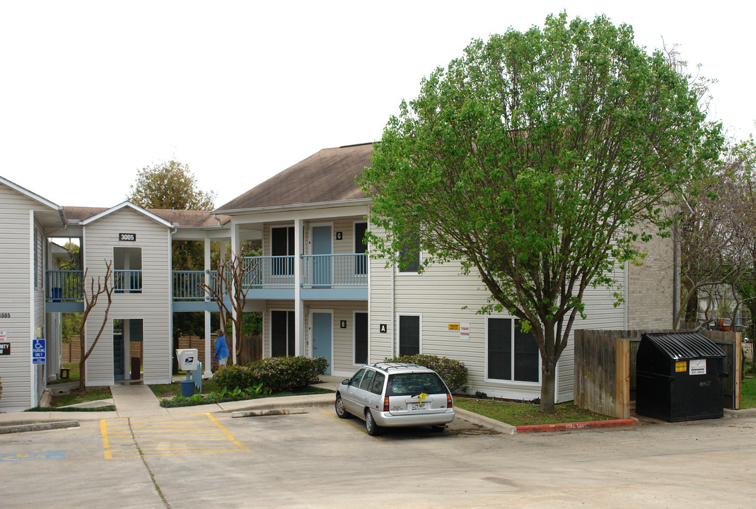 East 12Th Street Apartments in Austin, TX - Building Photo