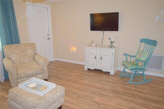 140 W Cowles St in Englewood, FL - Building Photo - Building Photo