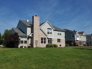 2311 Hazeltime Dr in Vernon Hills, IL - Foto de edificio - Building Photo