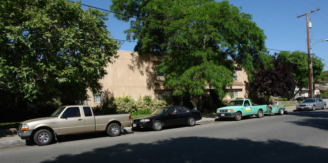 24943 Walnut St in Newhall, CA - Building Photo - Building Photo