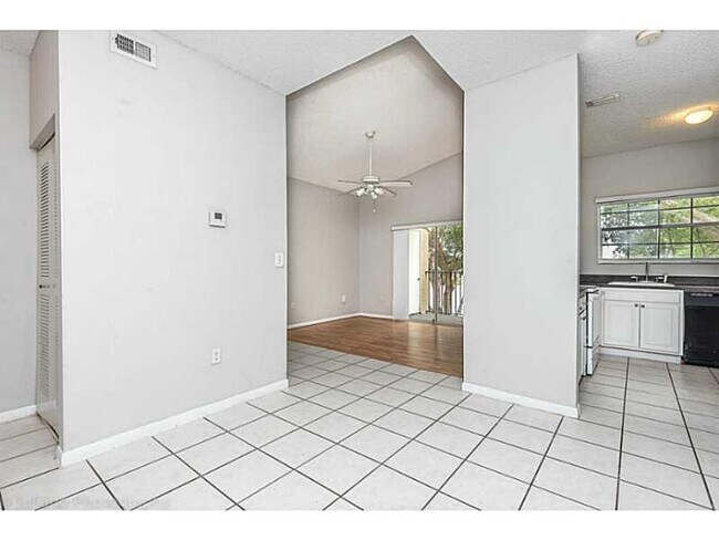 1821 NW 96th Ter, Unit 5-o in Pembroke Pines, FL - Foto de edificio - Building Photo