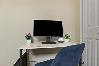 1009 Front St in Lisle, IL - Foto de edificio - Building Photo