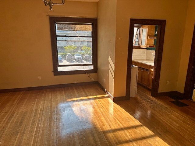 2229 Northwest Everett Street, Unit Apt #3 in Portland, OR - Building Photo