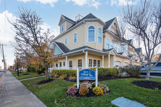 Bay Village in Patchogue, NY - Foto de edificio - Building Photo