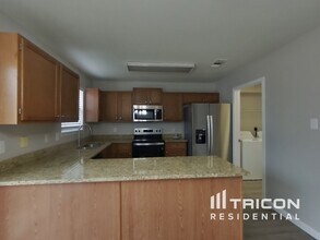 10734 Tiger Grove in San Antonio, TX - Foto de edificio - Building Photo
