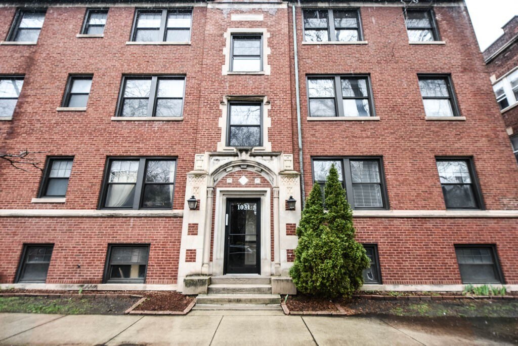 1034 Dempster St in Chicago, IL - Building Photo
