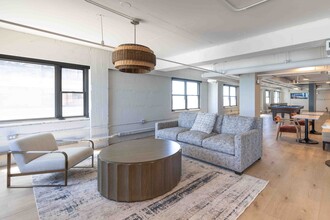 Beachside Apartments in Chicago, IL - Building Photo - Interior Photo