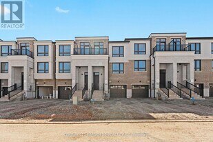 1322 Kaniv St in Oakville, ON - Building Photo