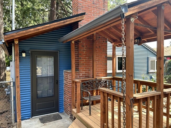 property at 1912 SE Waldron Rd