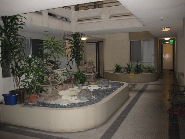 8715 in Los Angeles, CA - Building Photo - Building Photo