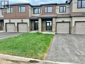 193 Shallow Pond Pl in Ottawa, ON - Building Photo