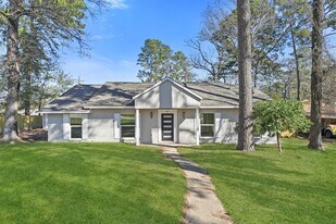 205 Elmwood St in Huntsville, TX - Building Photo