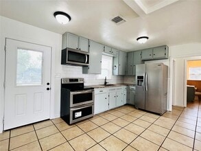 728 Copeland St in Rockdale, TX - Building Photo - Building Photo