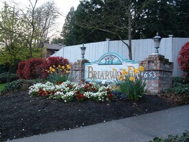 8653 Avondale Rd NE, Unit B103 in Redmond, WA - Building Photo