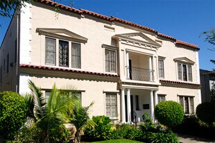 140 Roxbury Dr, Unit 8 in Beverly Hills, CA - Building Photo