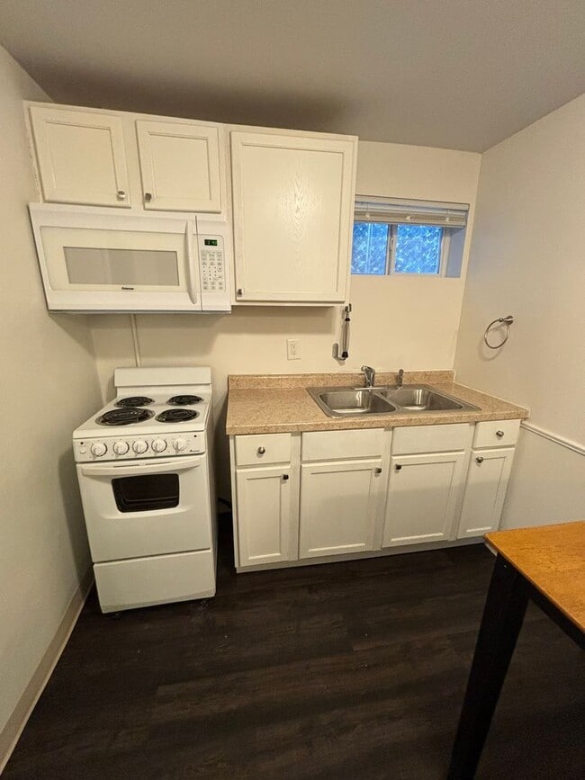 property at 611 9th Ave N