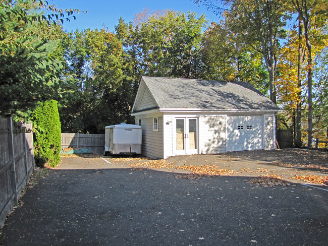 5 Danbury Rd in Ridgefield, CT - Building Photo - Building Photo