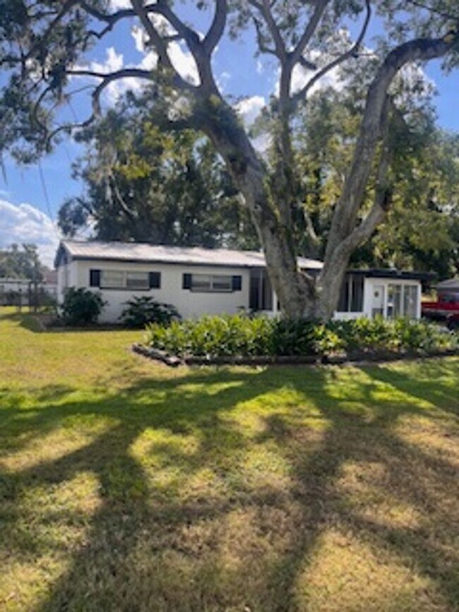 property at 1905 E Linda St