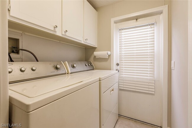 1726 Cape Hatteras Dr in Naples, FL - Building Photo - Building Photo
