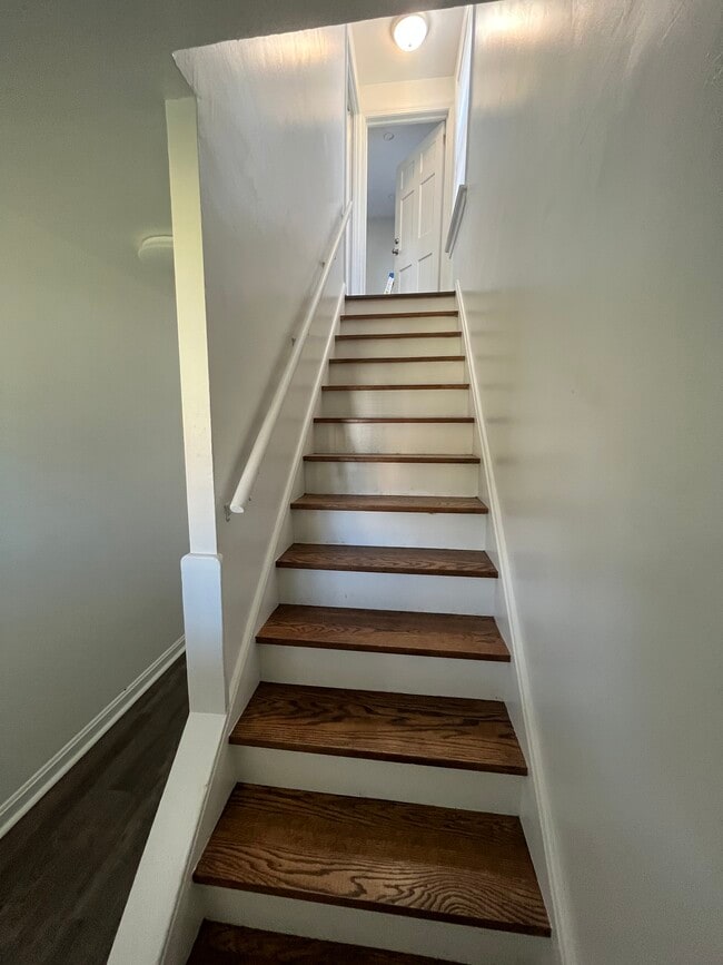 24730 Lake Shore Blvd, Unit Upstairs in Euclid, OH - Building Photo - Building Photo