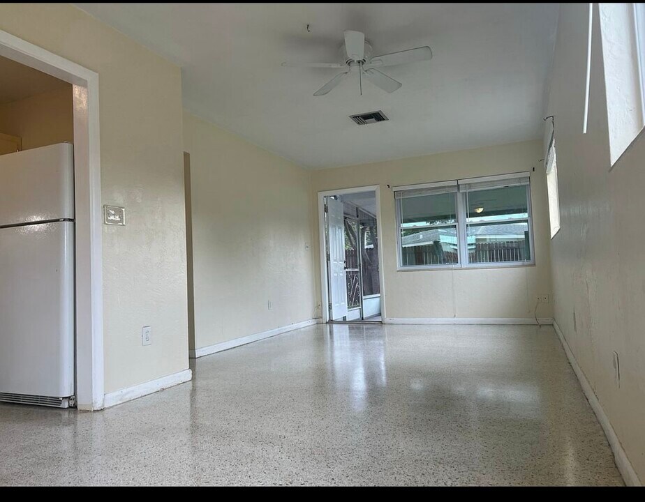 6910 Dr M.L.K. Jr St N in St. Petersburg, FL - Building Photo