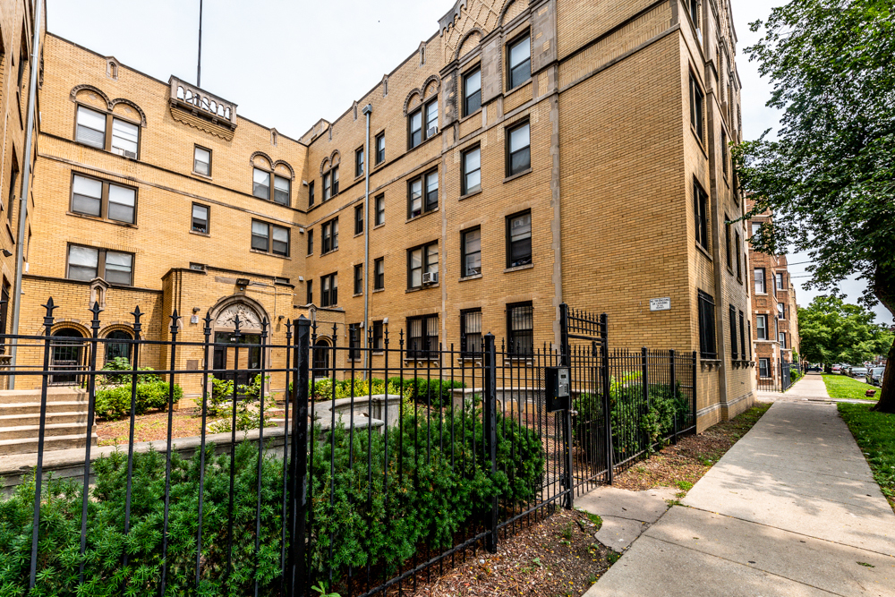 1734 E 72nd St in Chicago, IL - Foto de edificio