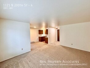 1121 N 200th St in Shoreline, WA - Building Photo - Building Photo