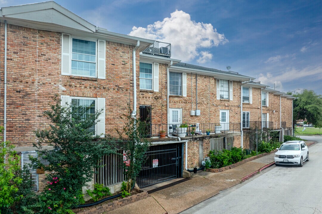 The Gardens Condominiums in Houston, TX - Building Photo