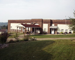 37 Van Ness St in Sykesville, PA - Building Photo
