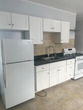 9 Sherman St in Newport, RI - Foto de edificio - Building Photo